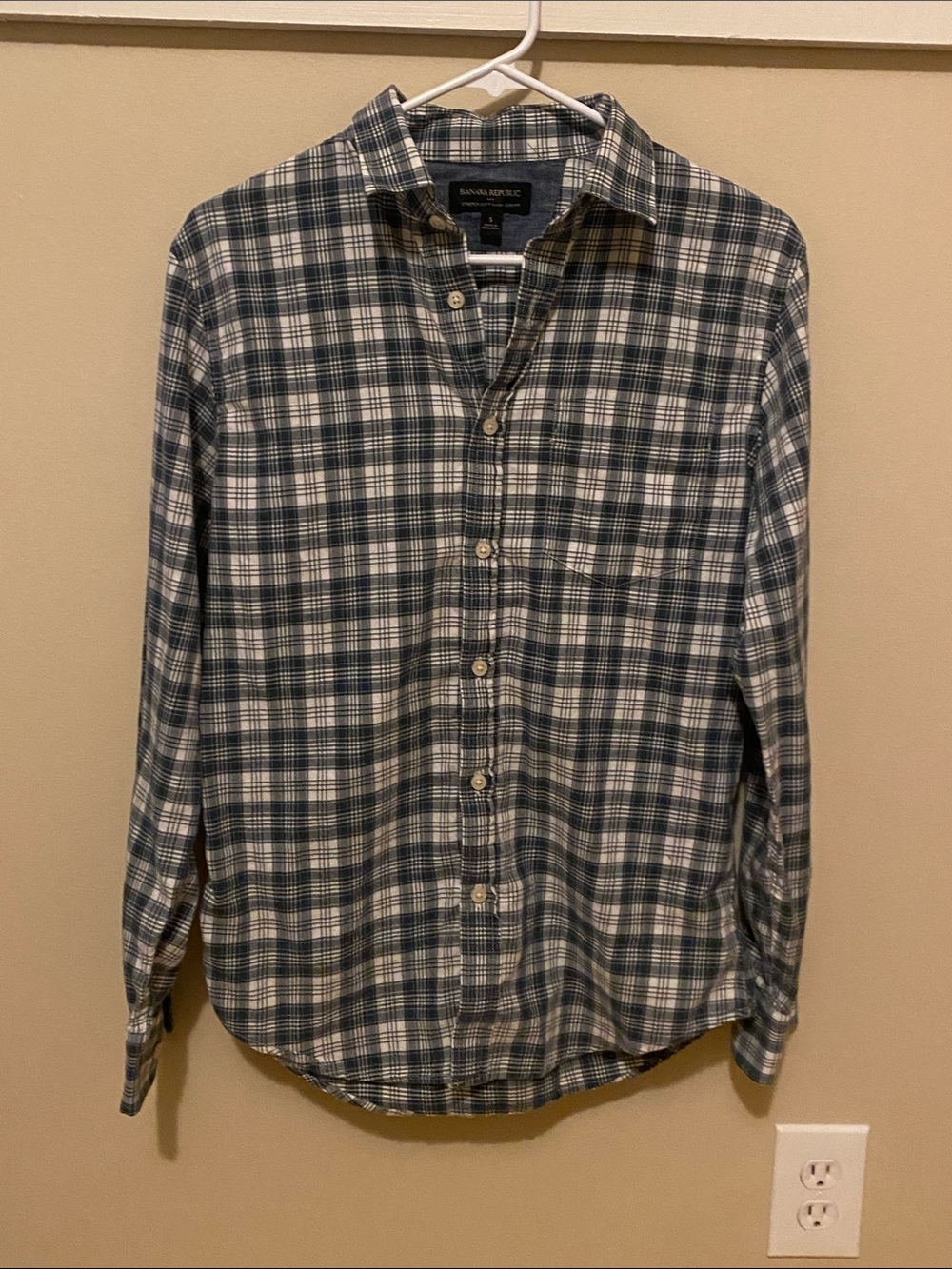 Banana Republic Men's Green and White Plaid Button-Down Shirt